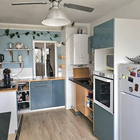 아파트 4-rooms With Wifi And Balcony
